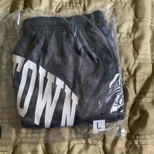 Chinatown Market UV actived Shorts size men Large